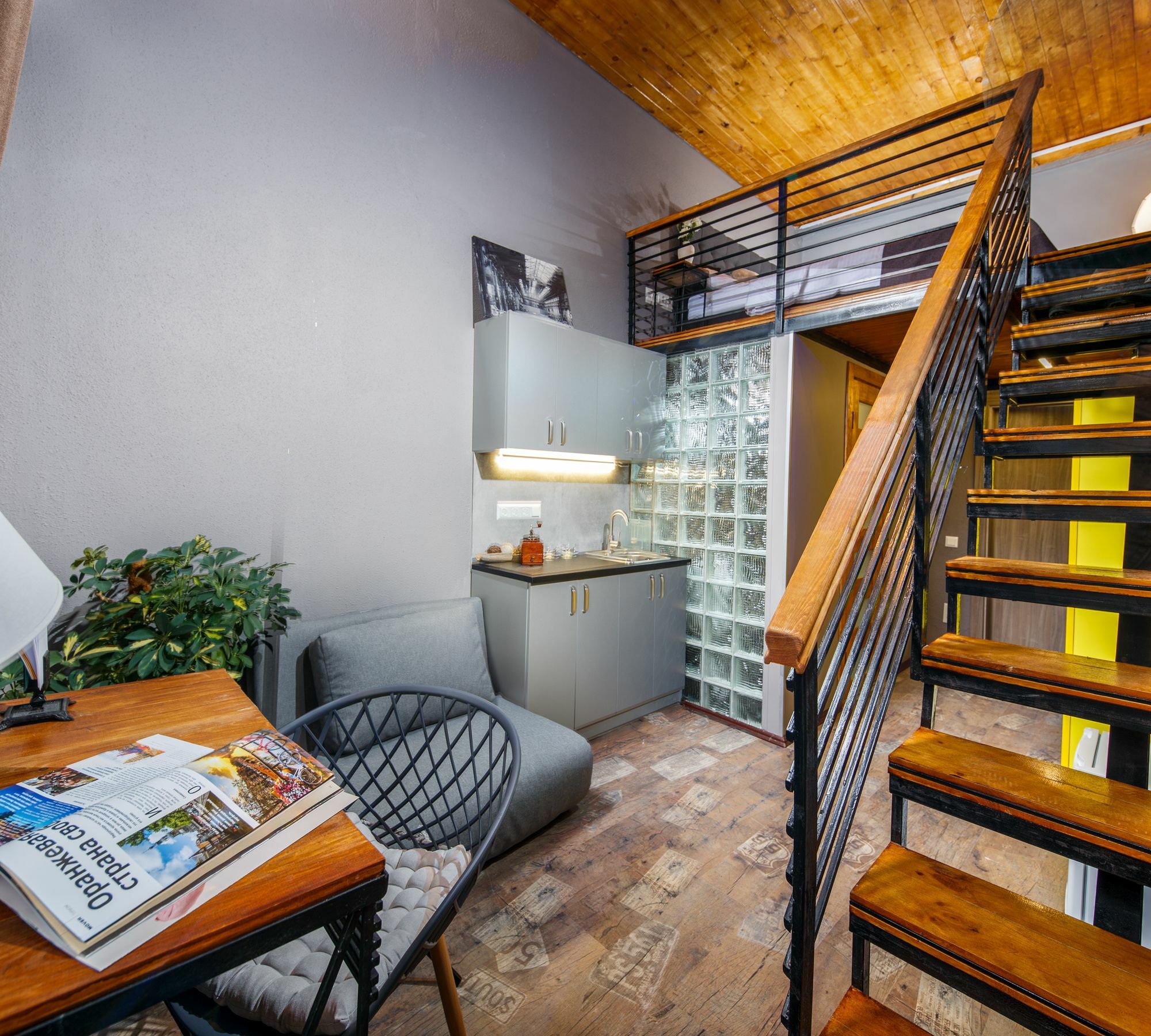 Hotel Mezzanine