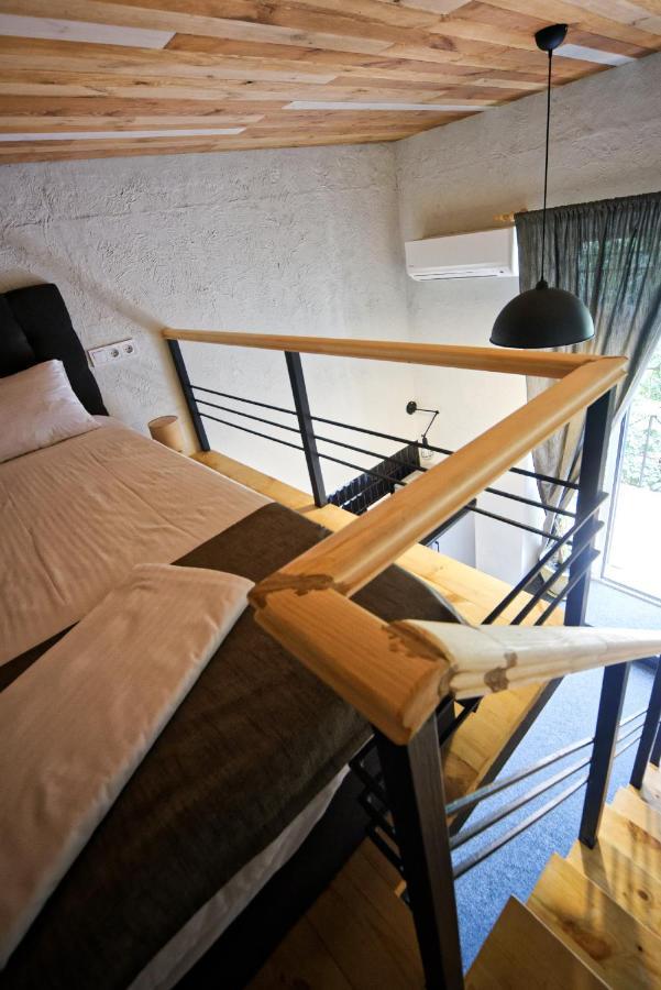 Mezzanine מלון 2*